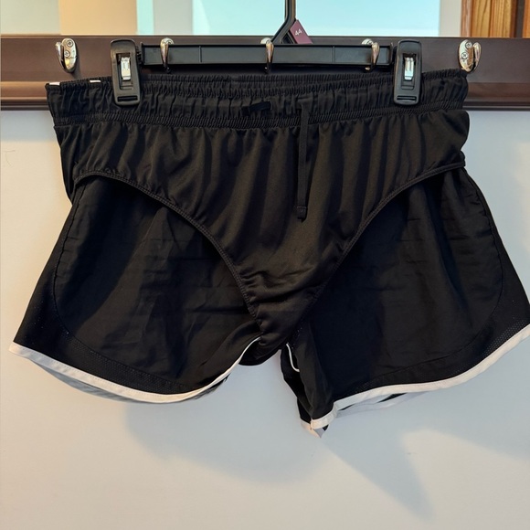 Nike Black Athletic Shorts with Moisture-Wicking Fabric Size Large - Picture 4 of 6